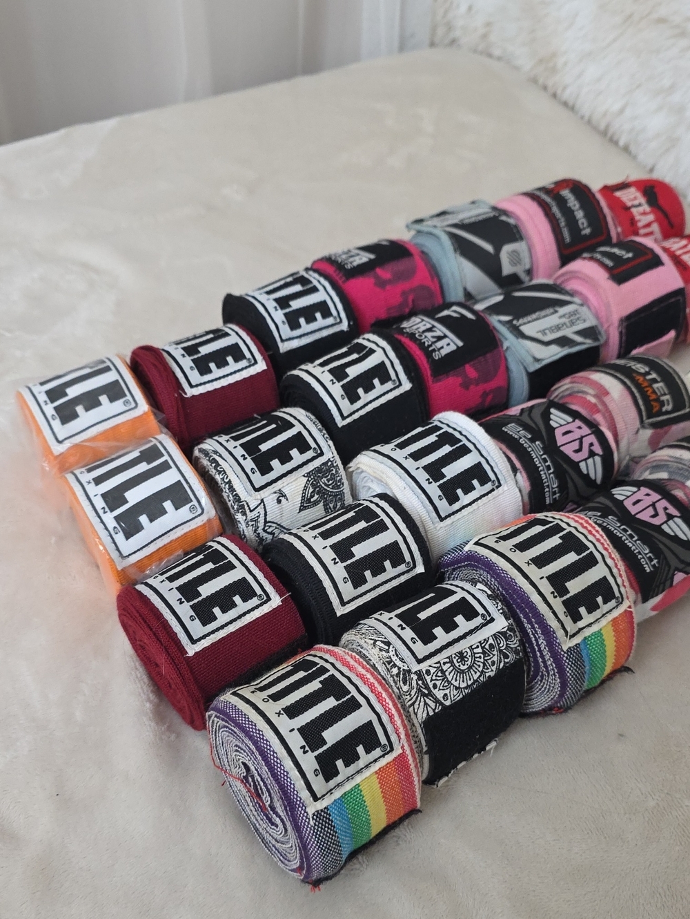 18 oz Title Boxing Leather Gloves + 26 Hand Wraps Lot MMA Boxing Training Bundle - Picture 11 of 13